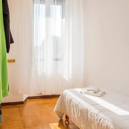 House Sud Est * מנדוריה