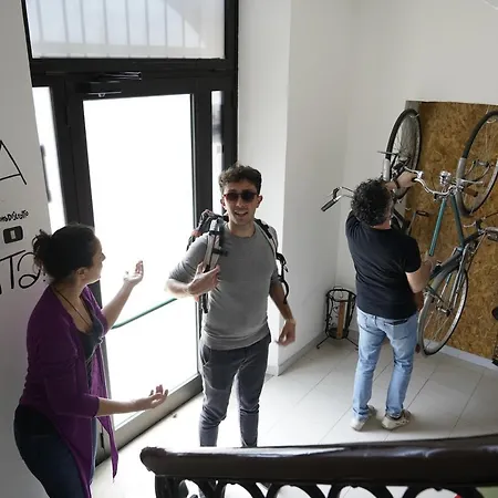 House Sud Est * מנדוריה